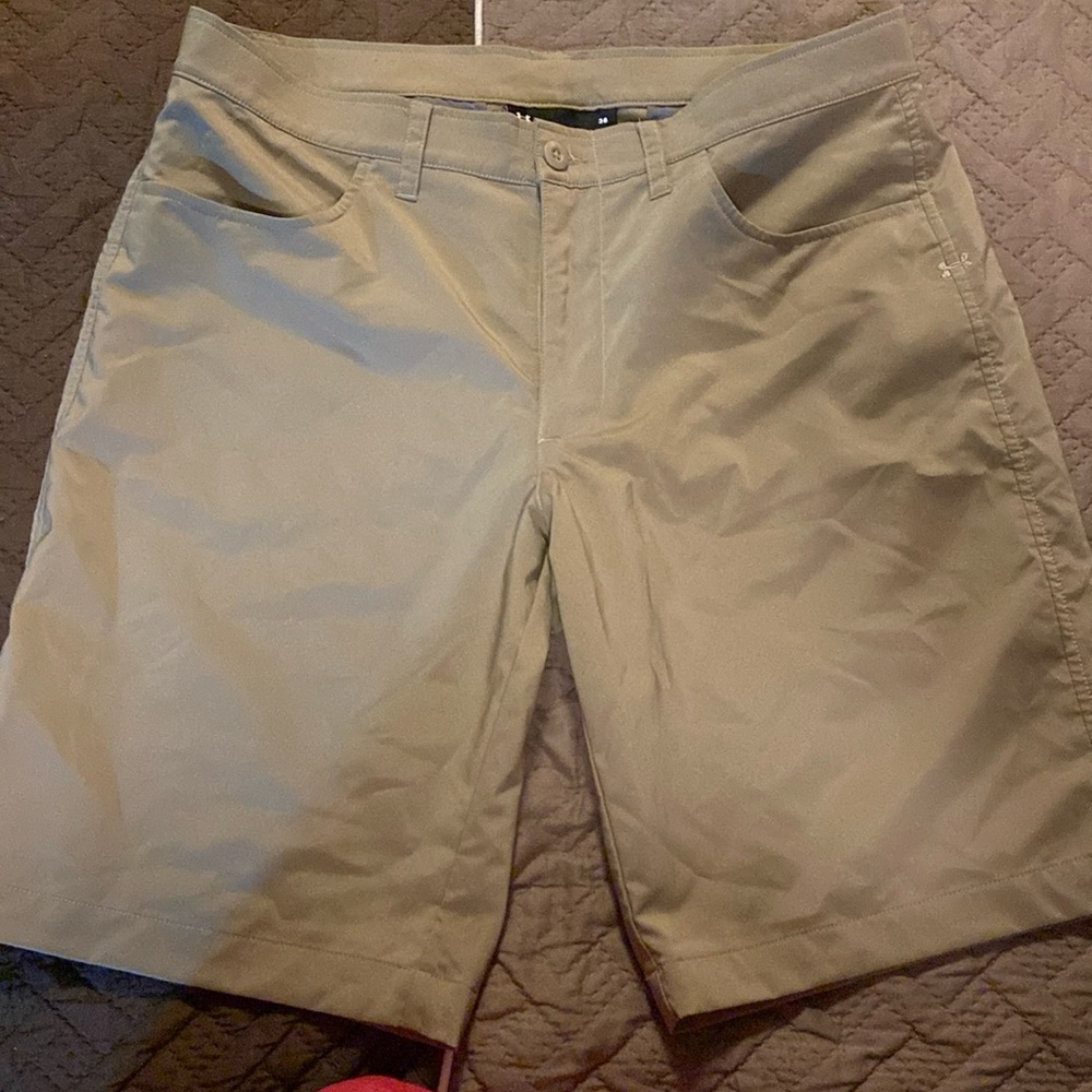 Men’s Under Armour Khaki shorts